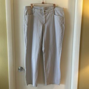 Riders by Lee Plus / Petite Beige / Tan Button On Khaki Pants / Slacks.